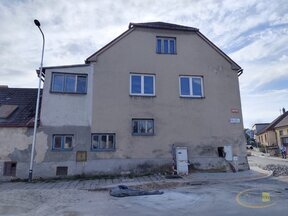 Dvoupodlažní rodinný dům 6+1 s dílnou a zahradou v obci Studená